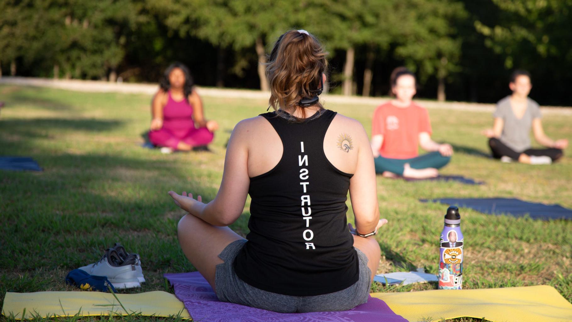 A 校园娱乐reation instructor leading a yoga session.